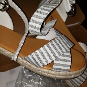 a.n.a Shoes - Super cute sandles sz. 9 a.n.a Shoes - Super cute sandles sz. 9